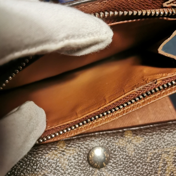 Sold of PM. 💯% Authentic LV Alexander Mediem Wallet - Picture 11 of 15